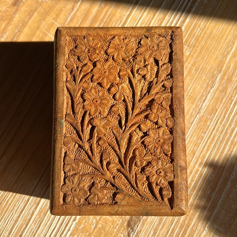 Vintage Hand-Carved Wooden Jewelry / Cards Box, India - Picture 7 of 12